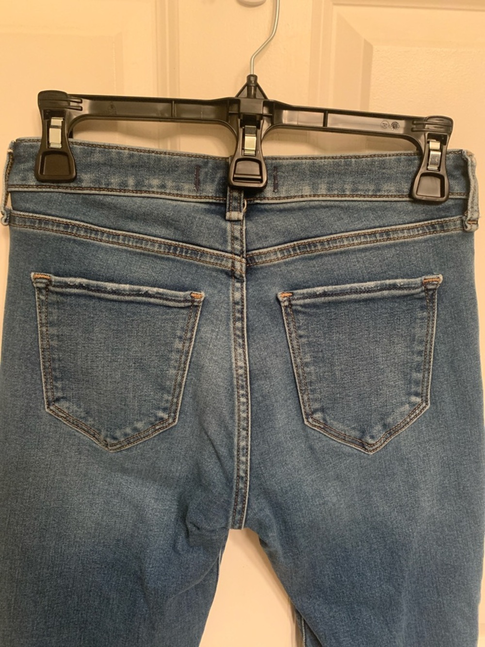 Abercrombie & Fitch Medium Blue Distressed Skinny Jeans Mid Rise 26/2R Ripped - Picture 8 of 9